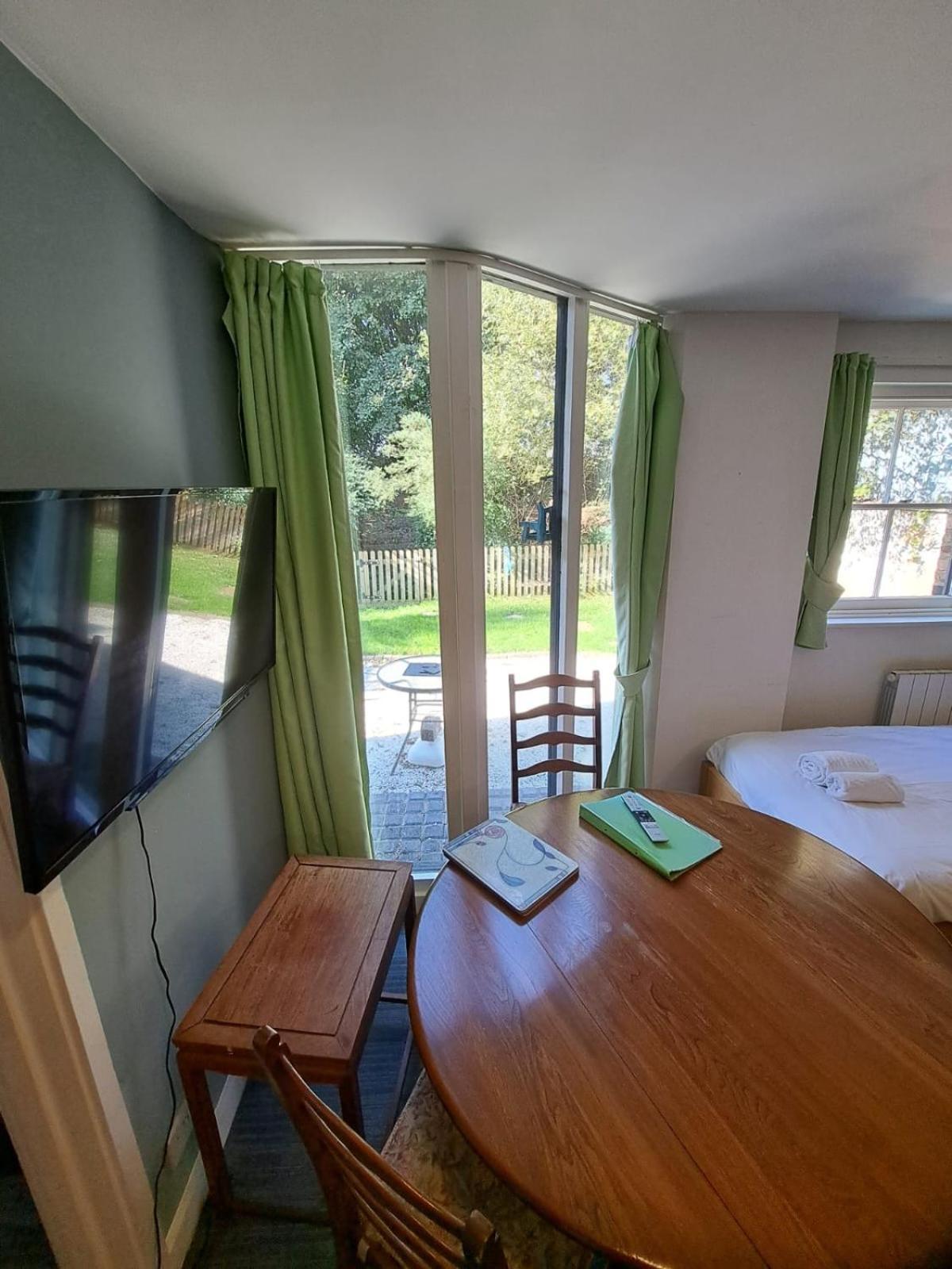 Watercress Barns Apartment Ситингбърн Екстериор снимка
